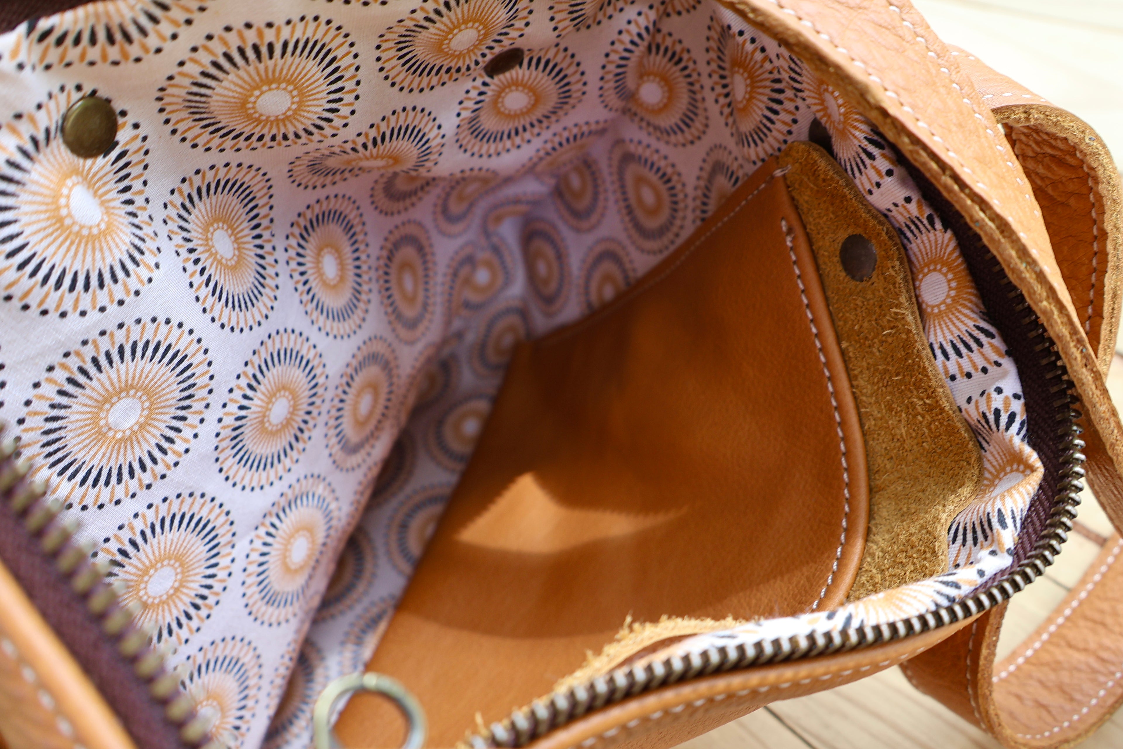 Baobab Tote– A classic leather tote featuring a functional top zip closure and a front pocket, beautifully lined with Shwe Shwe fabric